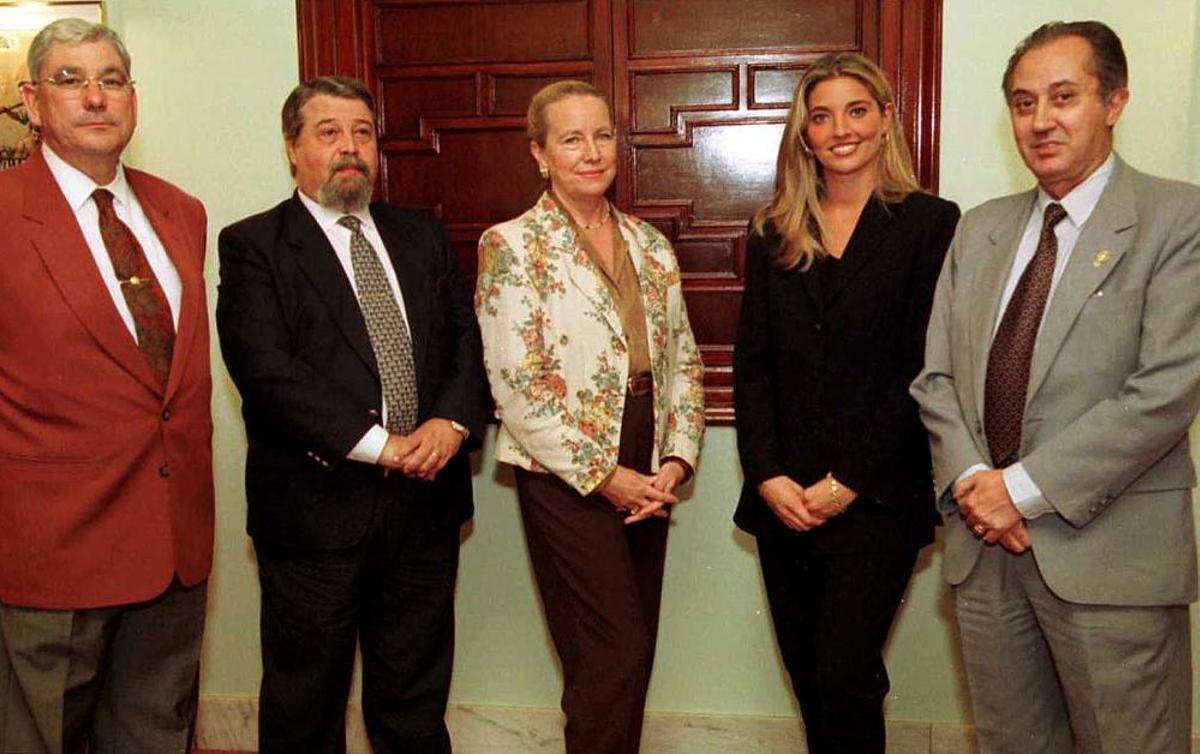 Jurado de la corte mayor de 1998, que este año estrenó la fórmula de reunirse con las candidatas durante toda una semana.