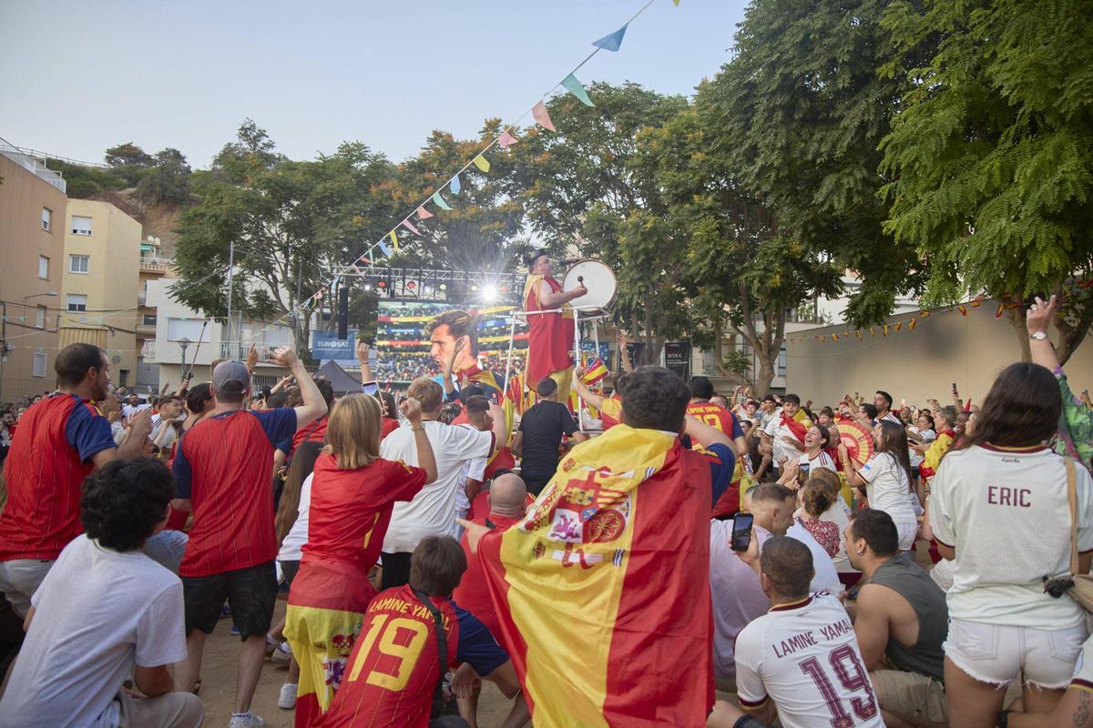 Les imatges de la concentració a Blanes per seguir la selecció espanyola