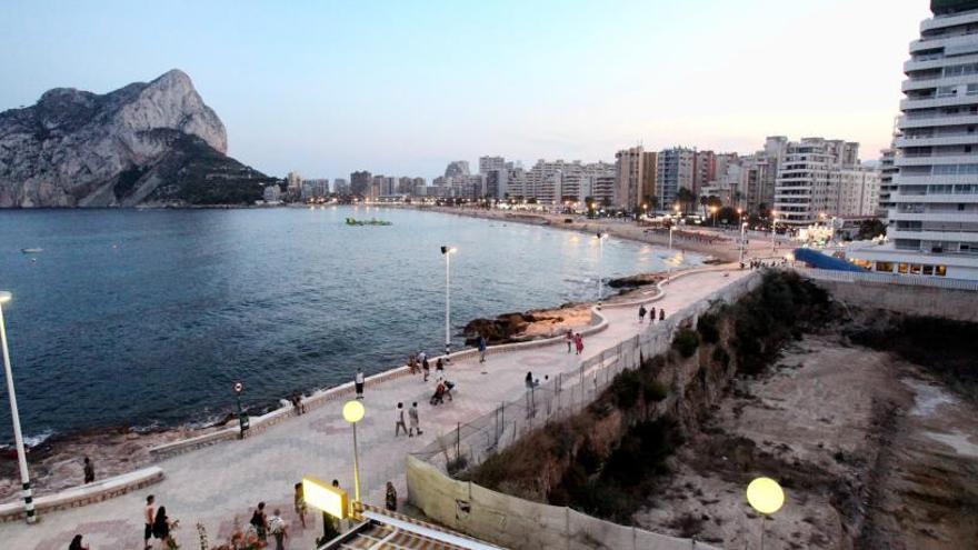 Una vista del paseo marítimo de la playa de la Fossa