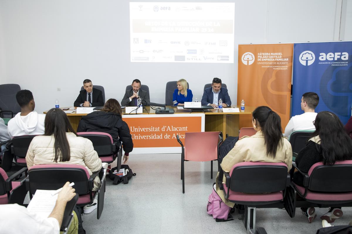 Inauguración de un nuevo curso de la en la inauguración de un nuevo curso de gestión de la empresa familiar en la UA