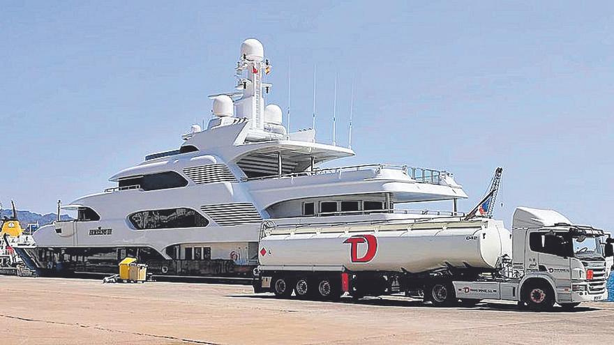 Yates de lujo en el puerto de Santa Cruz de Tenerife