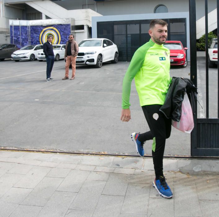 Salida de los jugadores del Hércules hacia Zaragoza