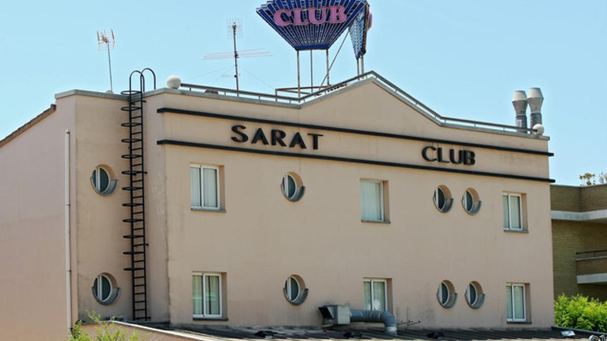 Vista del club Saratoga, en Castelldefels, cuando fue clausurado.