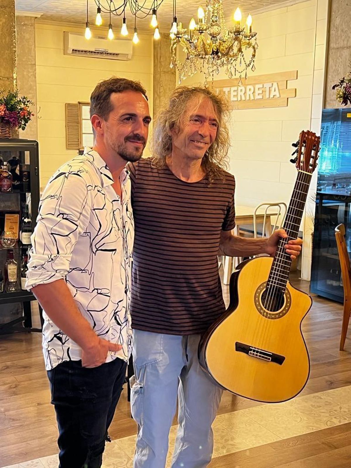 Adam Broseta junto a Robe Iniesta
