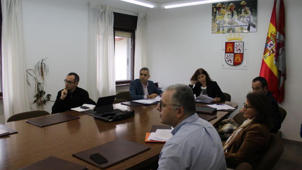 Reunión de la Comisión de Patrimonio en Villardeciervos. | A. S.