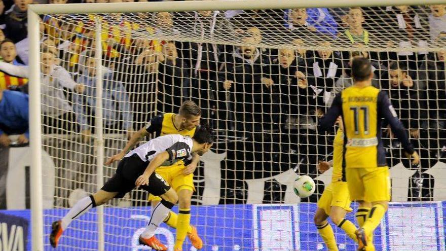 El empate entre el Valencia y el Atlético deja la eliminatoria abierta (1-1)