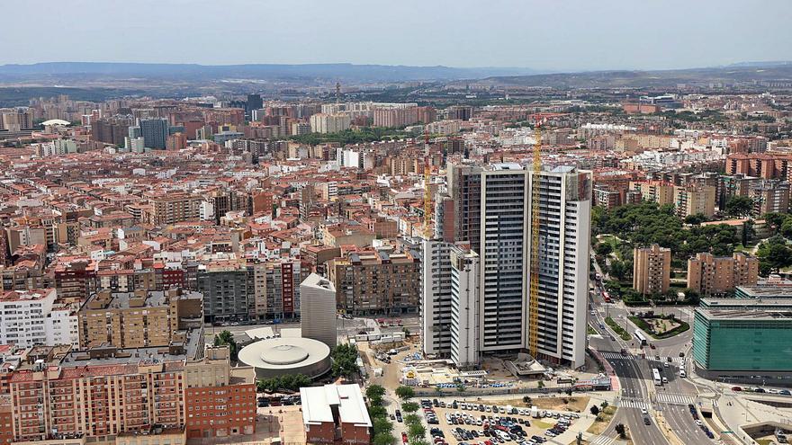 Imagen aérea del barrio del AVE de la capital aragonesa, donde se está construyendo una macrotorre de viviendas.