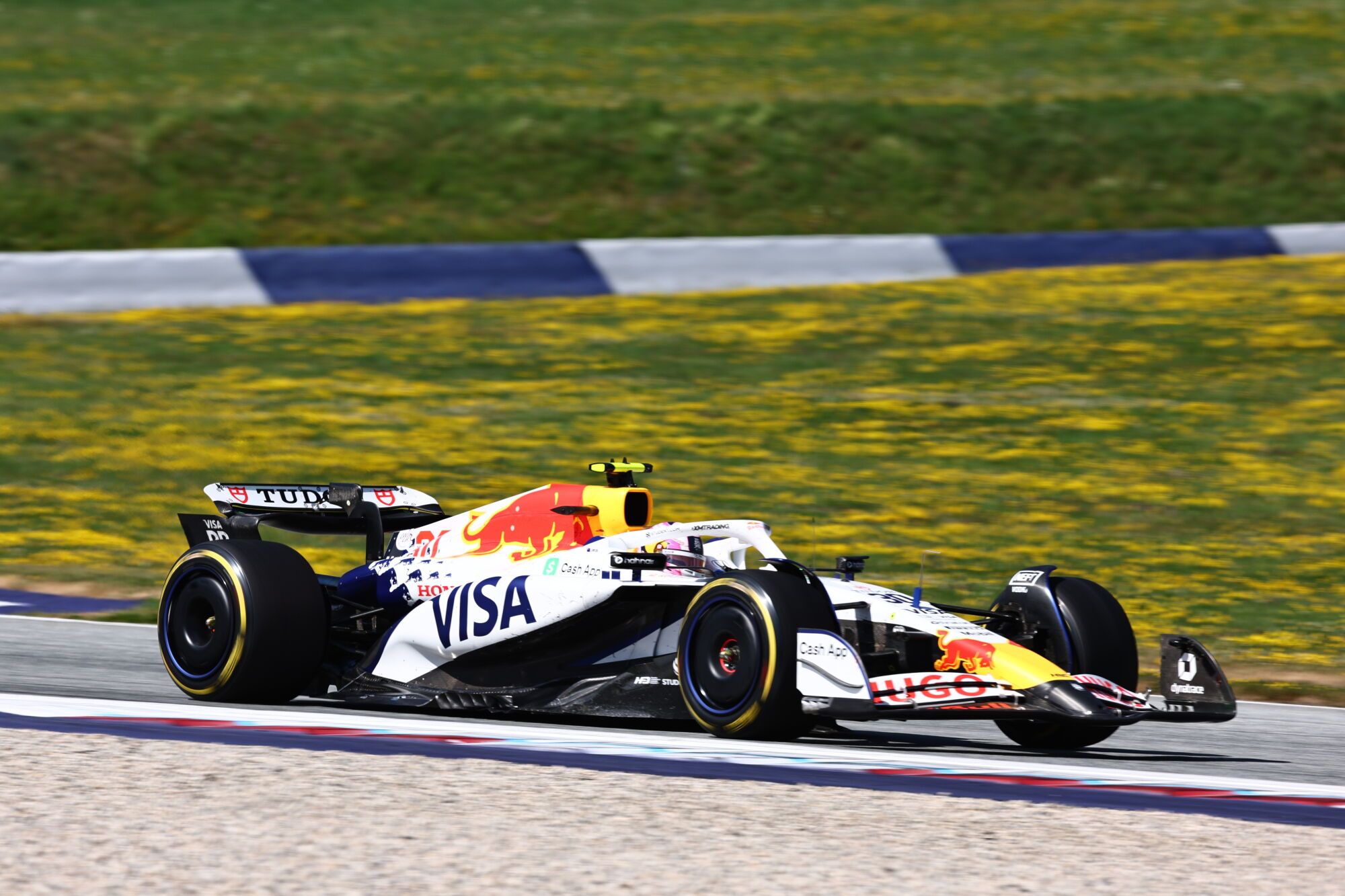 SPIELBERG (Austria), 29/06/2025.- RB driver Liam Lawson of New Zealand competes in the Formula 1 Austrian Grand Prix at the Red Bull Ring racetrack in Spielberg, Austria, 29 June 2025. (Fórmula Uno, Nueva Zelanda) EFE/EPA/ANNA SZILAGYI
