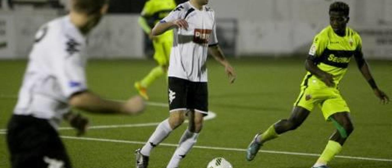 El Ontinyent CF durante el partido ante el Elche B, disputado en El Clariano hace tres jornadas.