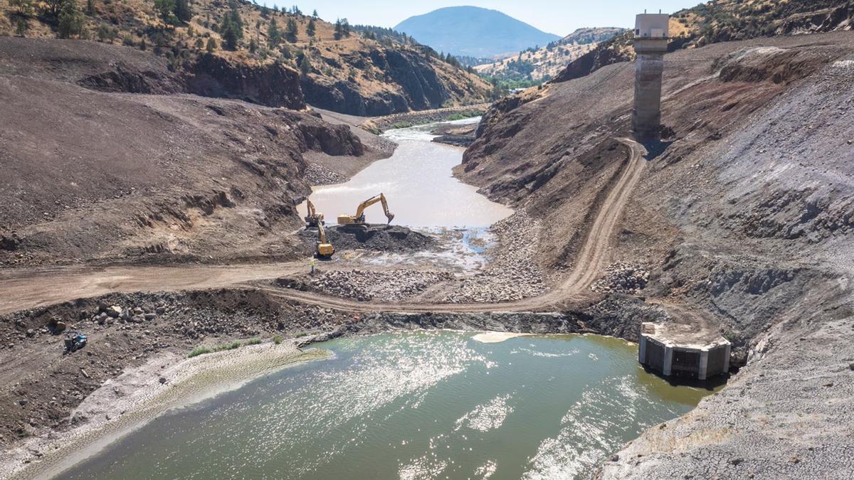 Eliminación de una de las grandes presas del río