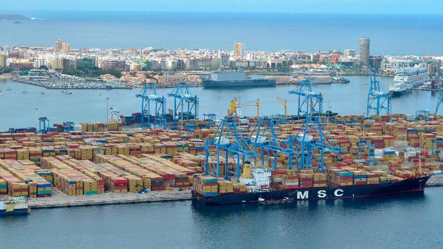 Buque portacontenedores de MSC atracado en el muelle naciente de la terminal, en una imagen de archivo.