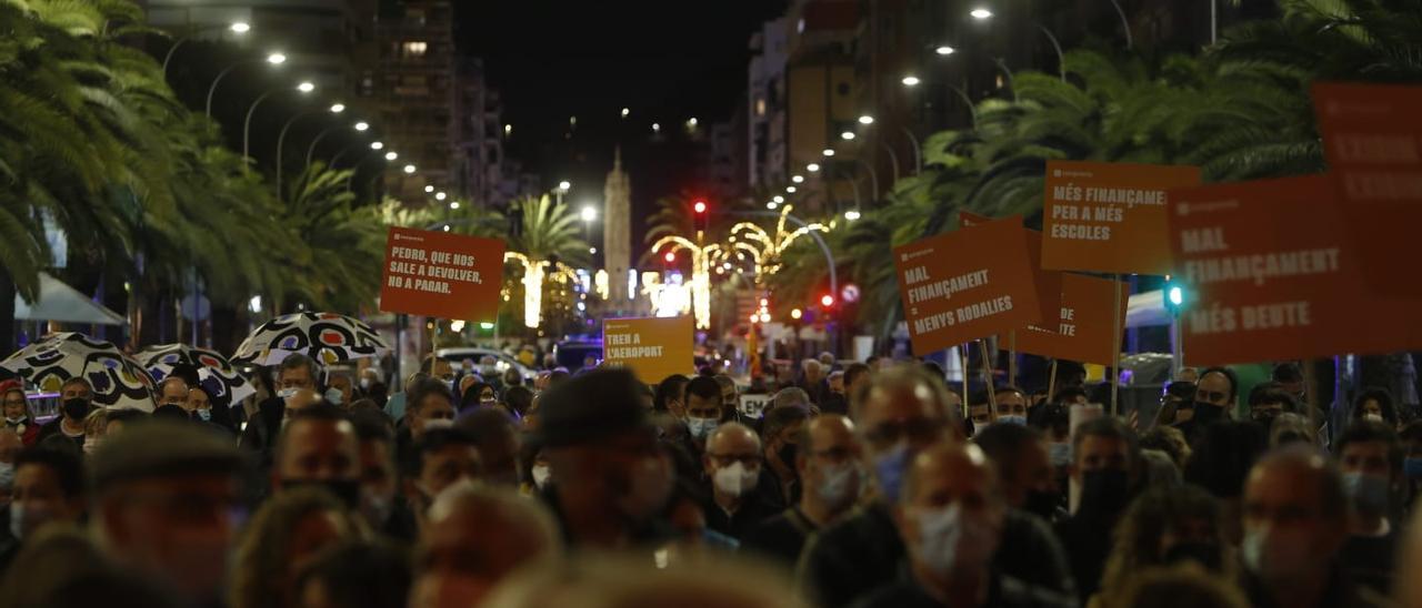 Alicante sale a la calle para exigir al Estado una mayor financiación de la Comunidad Valenciana