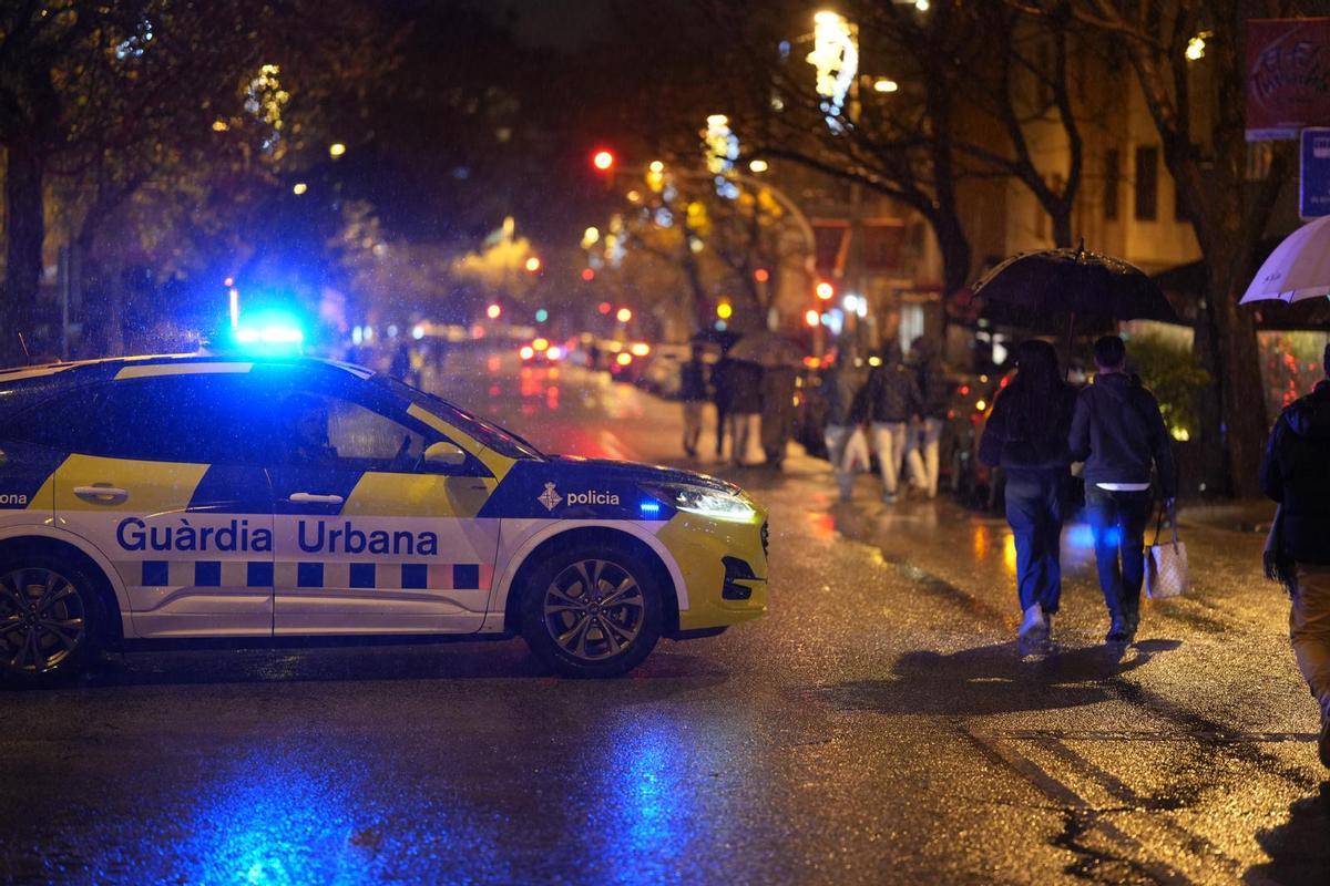 La Guardia Urbana corta la calle Mandri