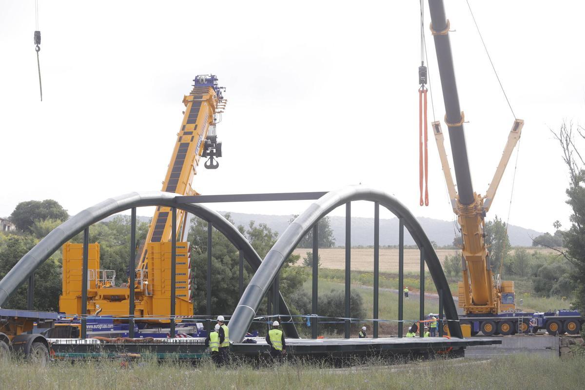 Montaje de la estructura metálica del puente de Alcolea de Córdoba Montaje de la estructura metálica del puente de Alcolea de Córdoba