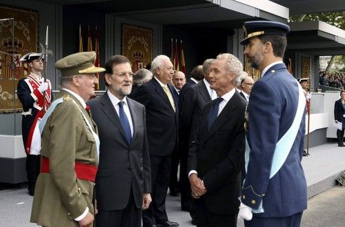 LOS REYES PRESIDEN JUNTO A LOS PRÍNCIPES Y RAJOY EL DESFILE DEL 12-O