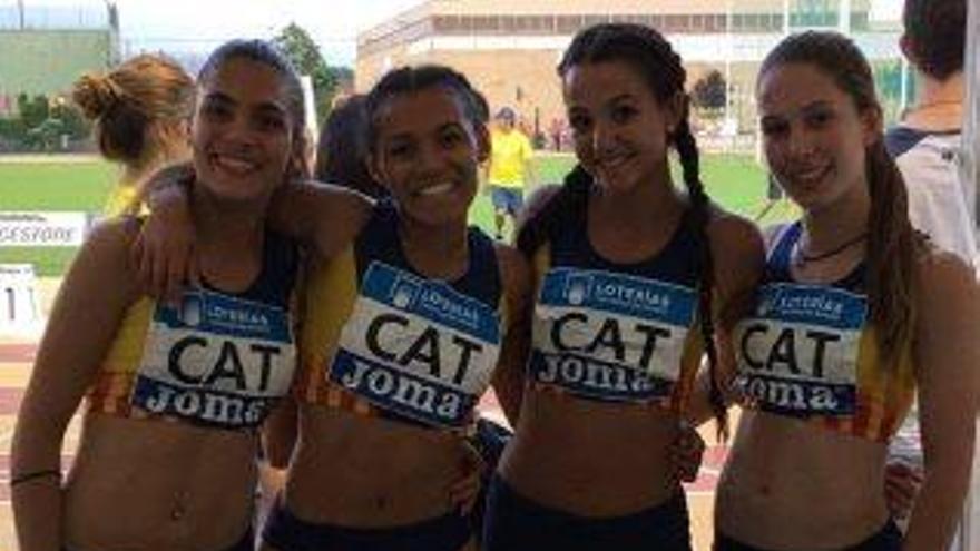 Laia Solà, la primera per l&#039;esquerra, segona en el relleu de 4x100