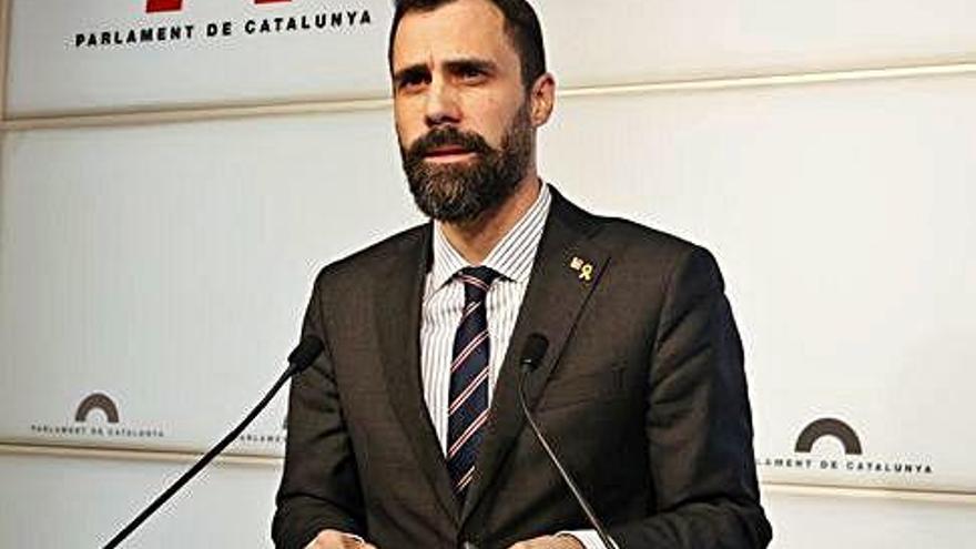 Roger Torrent en una roda de premsa al Parlament.