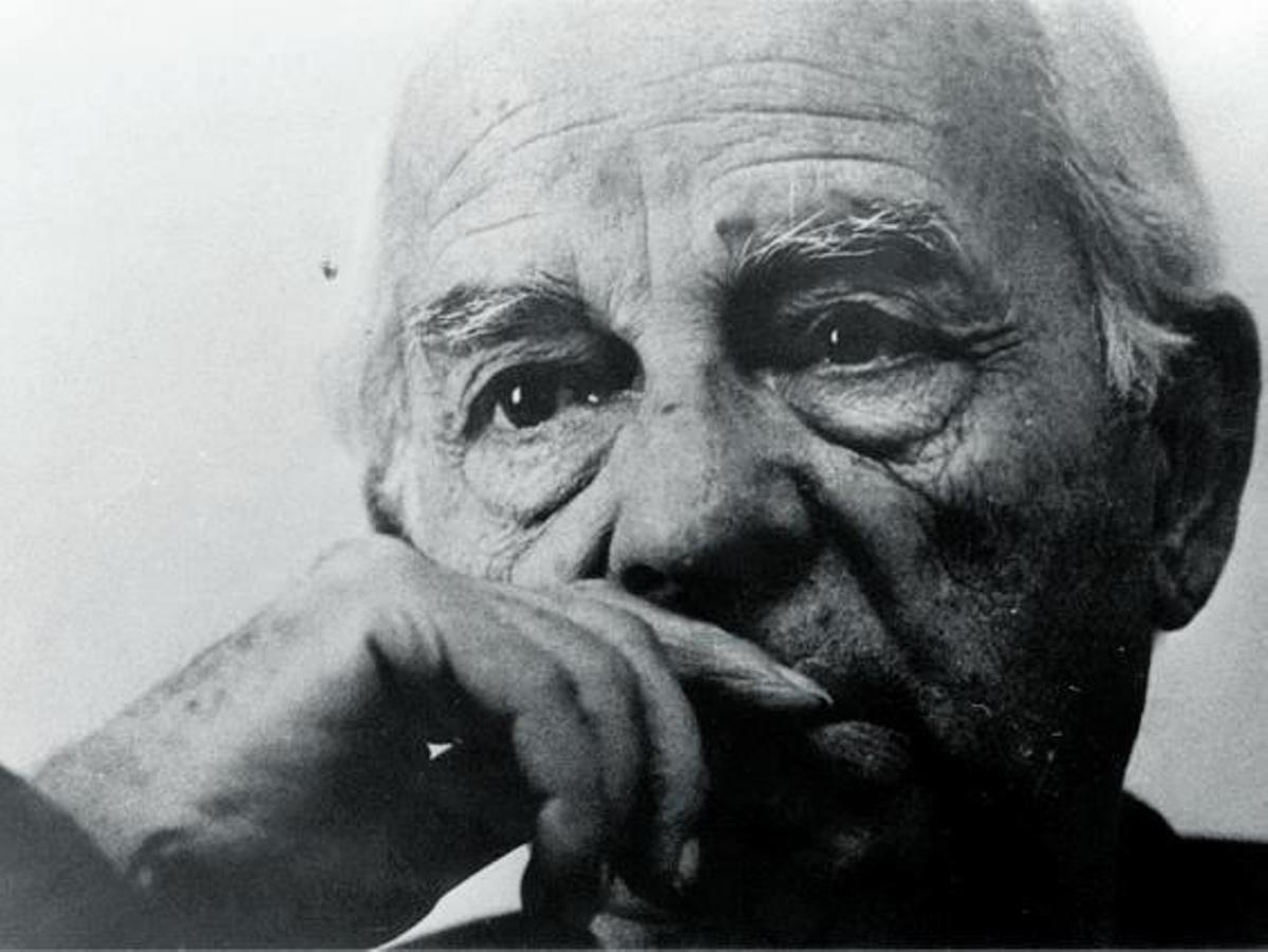 Castelao, coas caretas para a súa obra. | // FDV