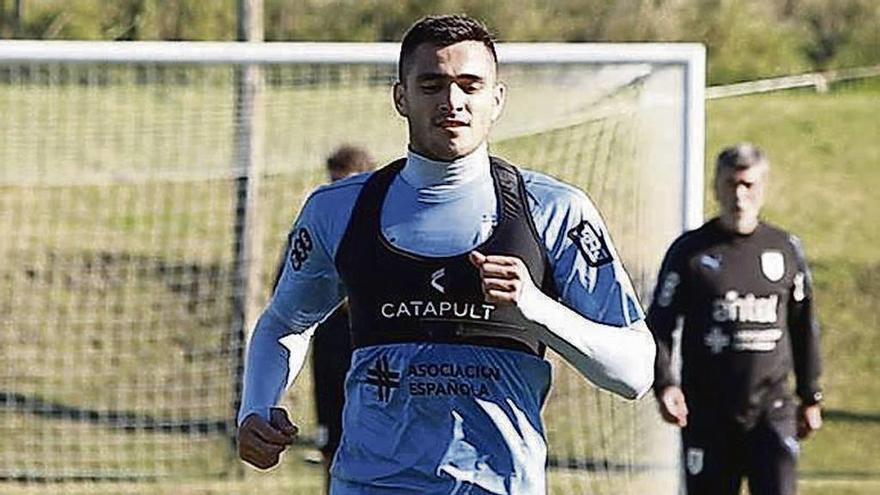 Maxi Gómez, ayer, en el entrenamiento con la selección uruguaya.