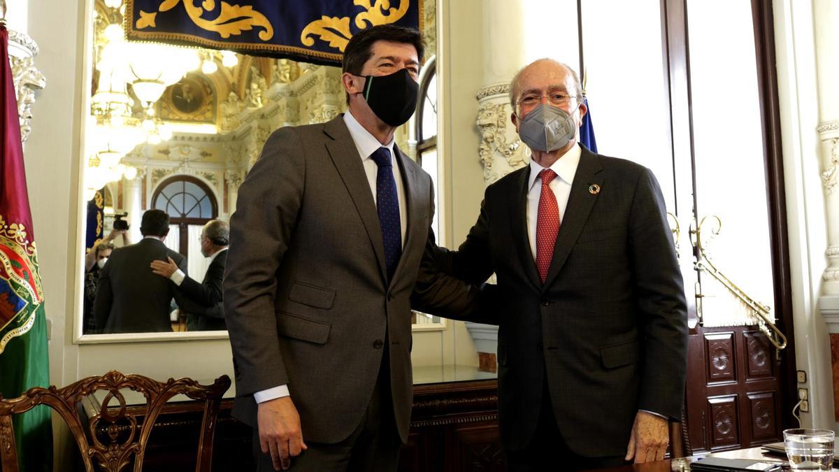 Juan Marín y Francisco de la Torre, en el Ayuntamiento de Málaga.