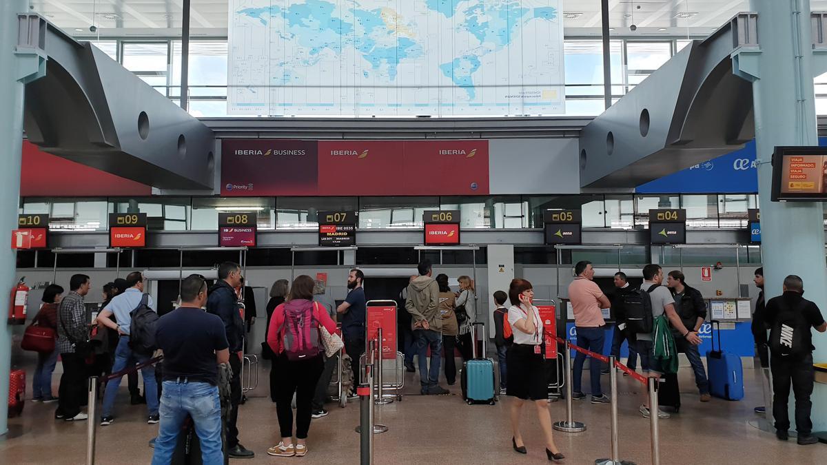 Zona de facturación del aeropuerto de Vigo.