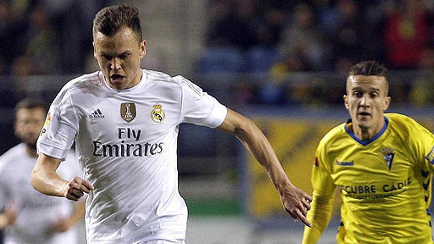 Denis Cherysev en el partit d&#039;anada dels setzens de final de la Copa del Rei contra el Cadis.