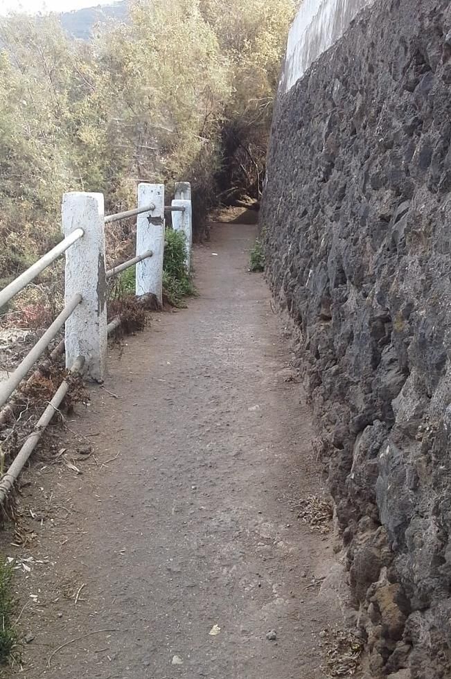 El sendero actual entre los accesos a las playas del Bollullo y Los Patos, en La Orotava