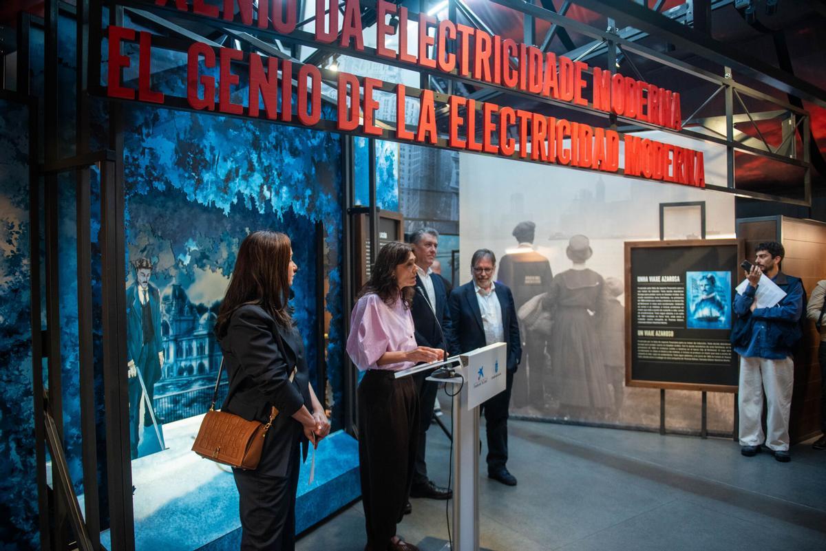 La muestra itinerante, organizada por la Fundación La Caixa, recorre la vida y obra del ingeniero serbio, figura clave en la historia de la ciencia gracias al desarrollo de inventos que marcaron el siglo XX.