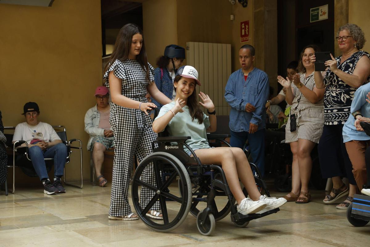 Avilés. Palacio de Camposagrado. Desfile de discapacitados.