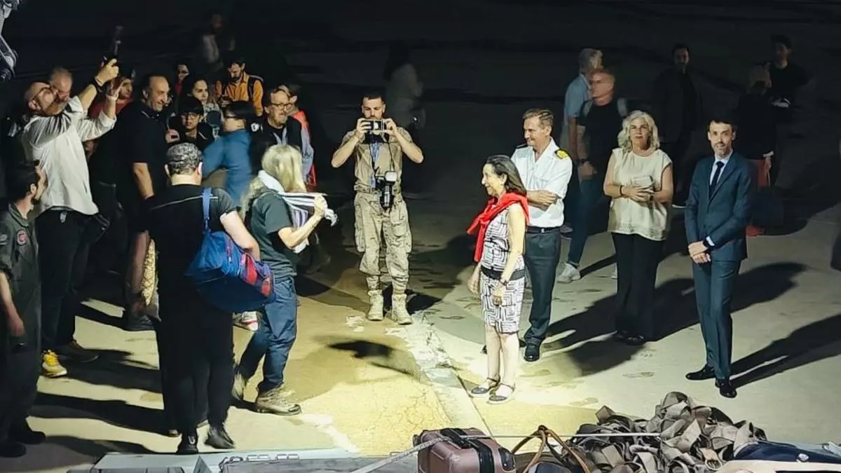 Así ha sido la llegada a Madrid de los primeros españoles evacuados de Israel e Irán