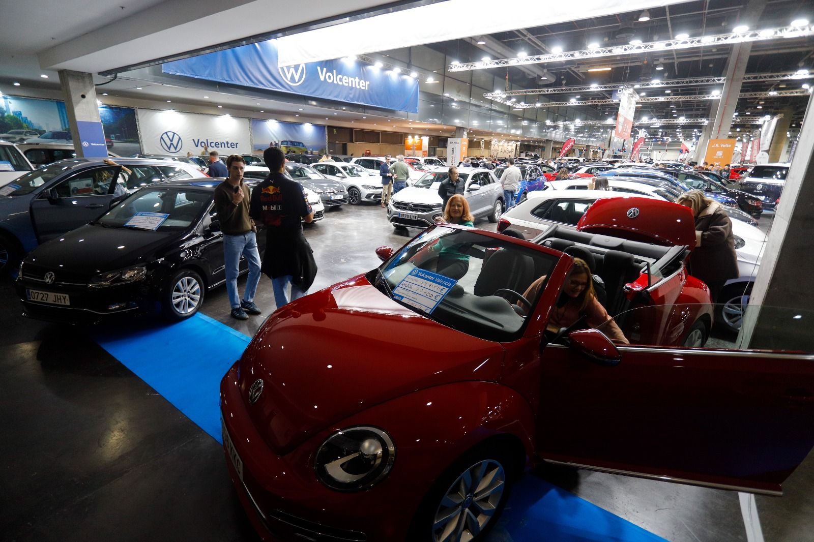 Llenazo en el primer fin de semana de la Feria del Automóvil en València