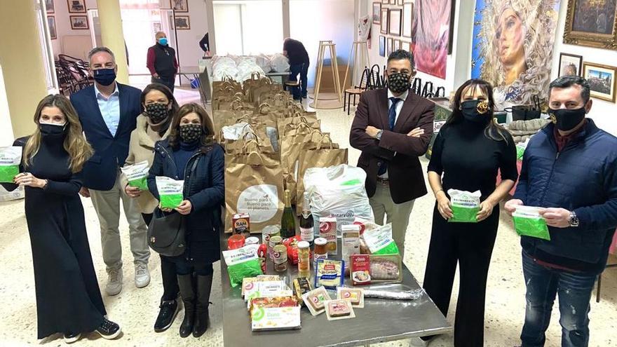 Entrega de alimentos del Rotary Club Alicante y la Hermandad de Santa Cruz