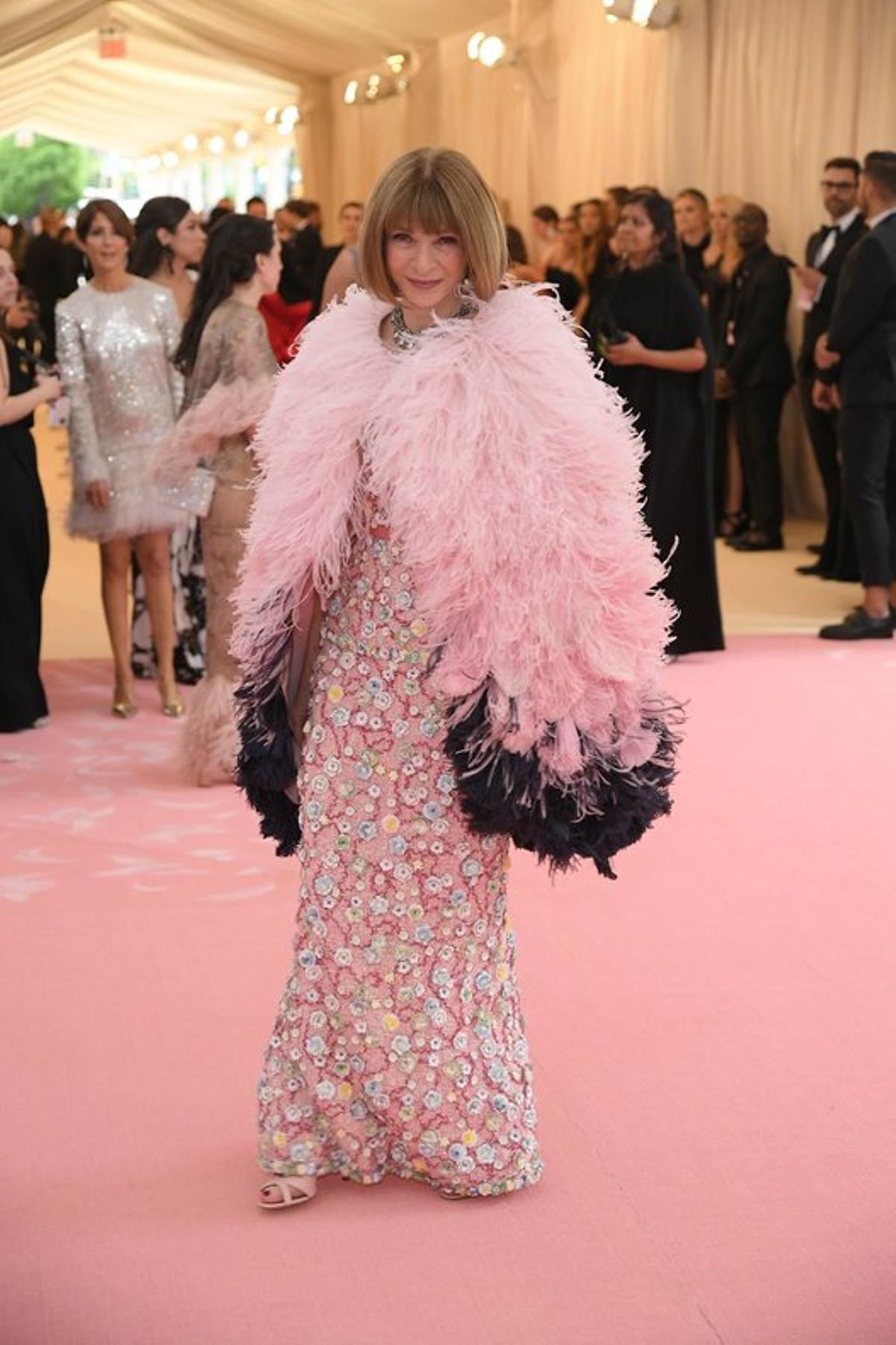 La gran anfitriona de la noche, la editoria de ’Vogue’, Anna Wintour, con un alta costura de Chanel.