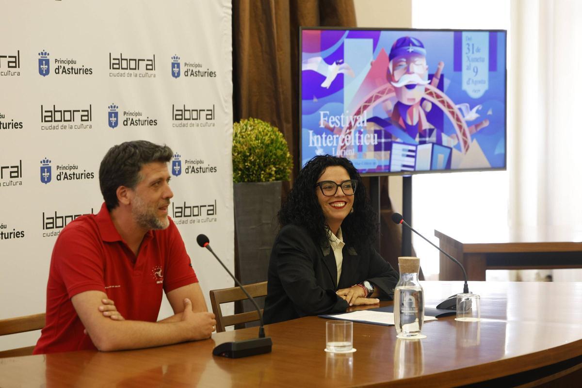 Un momento de la presentación, con Vanessa Gutiérrez, Iñaki Santianes.