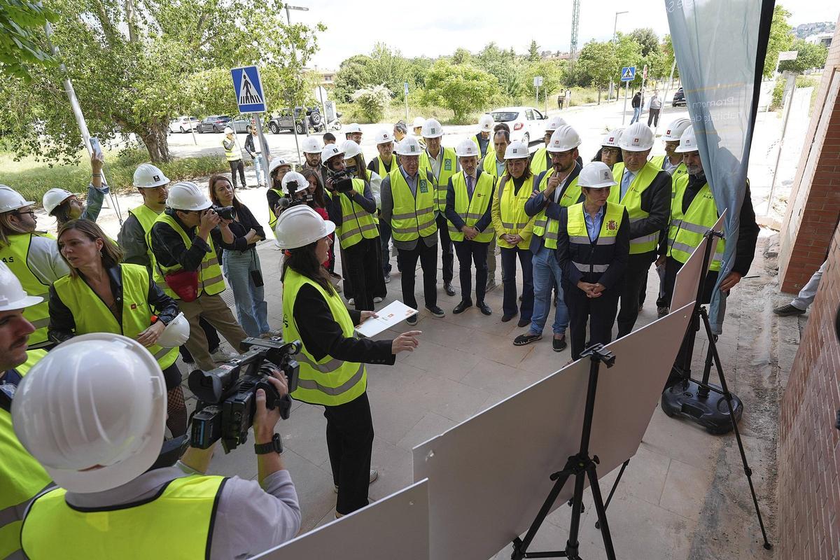 Les imatges de la visita de la ministra d'Habitatge a les obres de pisos protegits a Domeny
