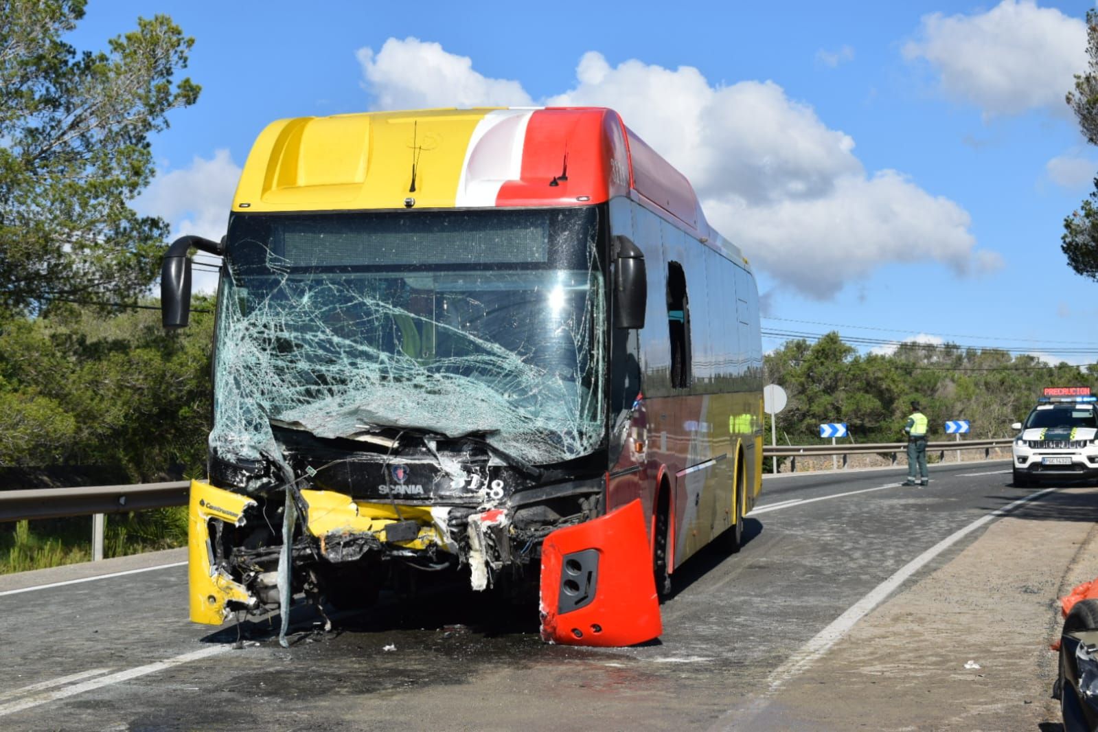 Un muerto y ocho heridos al chocar un autobús y un coche entre Felanitx y Portocolom