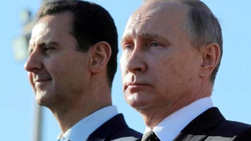 El president rus Vladímir Putin amb el president sirià Bashar al-Assad, en una imatge d&#039;arxiu.