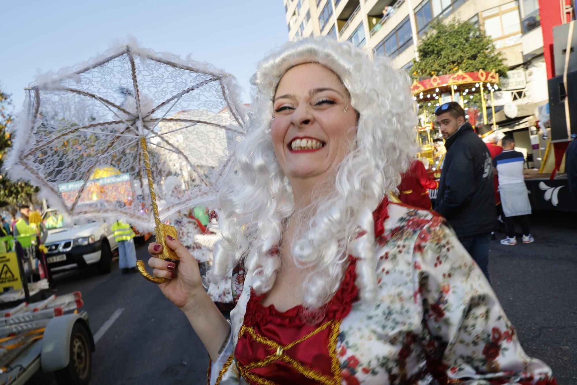 Máscaras, plumas y mucho brillo para disfrutar del fantástico mundo del entroido