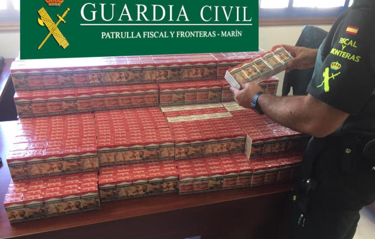 La Guardia Civil se incauta de 1.500 cajetillas de tabaco en el puerto de Marín