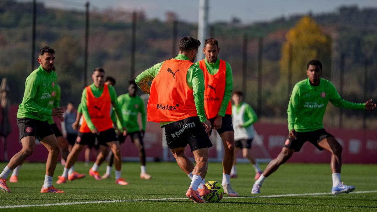 Els jugadors del Girona, en l’entrenament d’ahir a la Ciutat Esportiva de Vilablareix.