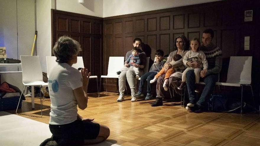 Un momento del espectáculo ayer en Sala Valente. // Enzo Sarmiento