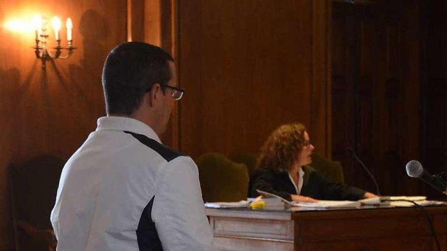 El acusado, durante la primera jornada del juicio. // Gustavo Santos