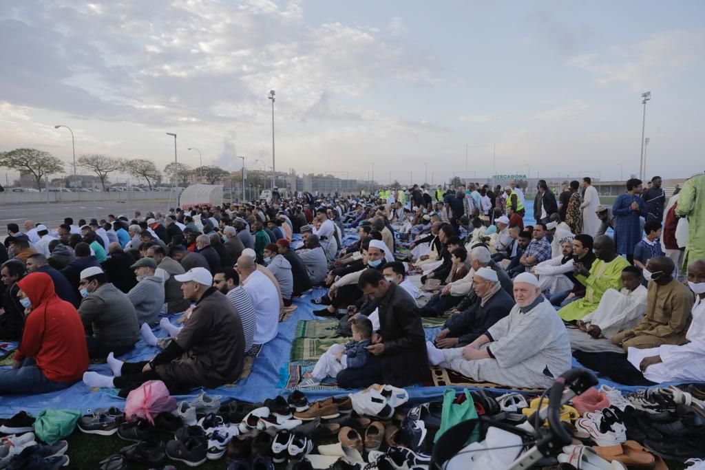 Rezo multitudinario de la comunidad musulmana de Mallorca para despedir el Ramadán