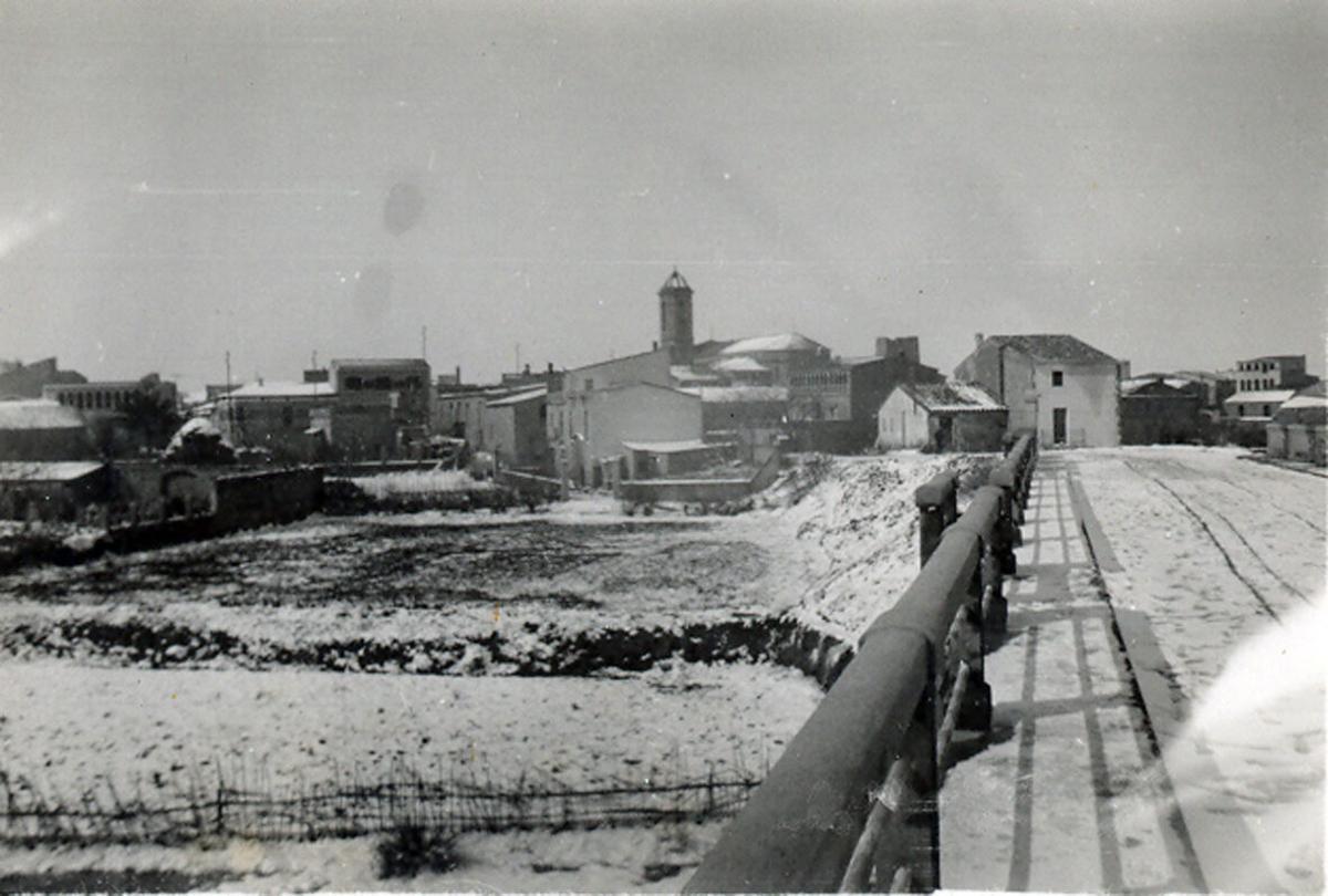 Dos hombres en Sant Pere Pescador (Catalunya), en febrero de 1956