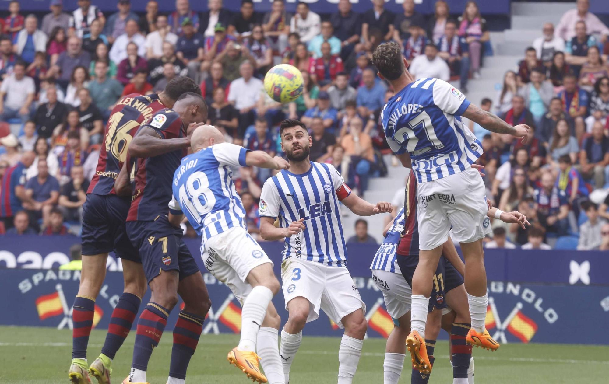 Las mejores imágenes del Levante UD - Deportivo Alavés