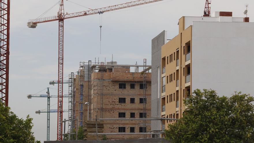 Urbanismo dará licencia para un edificio de 42 viviendas con piscina en la Arruzafa