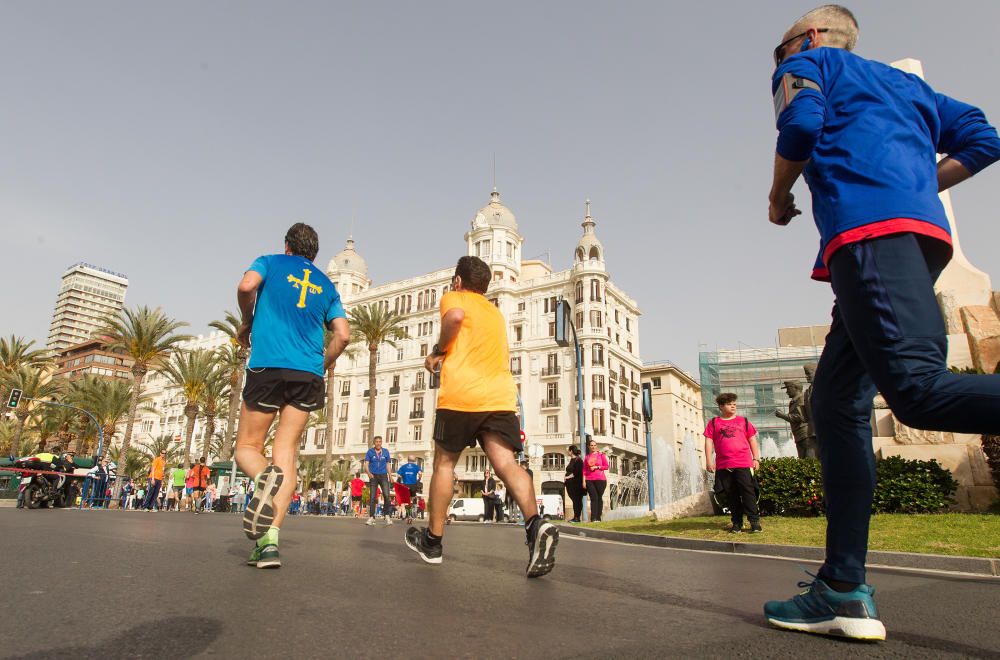 Hamid se adjudica el Medio Maratón de Alicante.