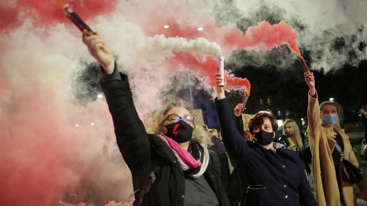 Protesta en contra de las nuevas restricciones sobre el aborto en Polonia, este jueves en Elblag.