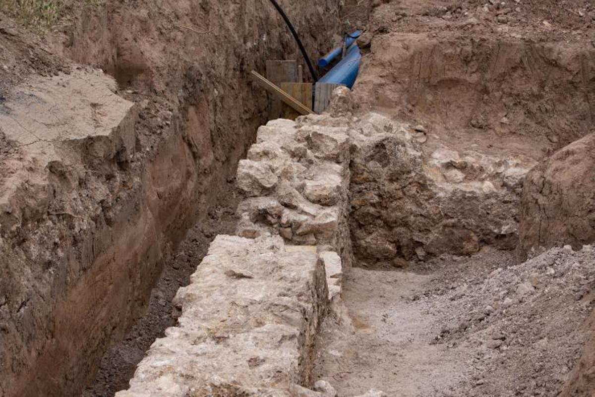 Un tramo de la base del acueducto localizada durante las obras de modernización de regadíos. | PERALES IBORRA