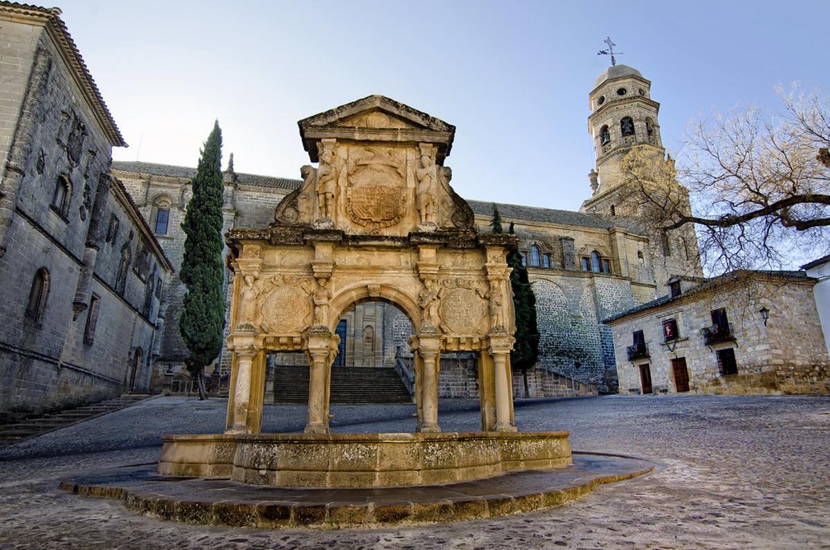Baeza, la ciudad andaluza con cinco edificios Patrimonio de la Humanidad en una sola plaza